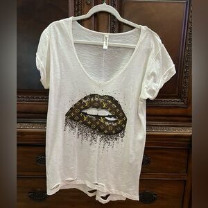 Gypsy Junkies fashion LV art t-shirt.  One size.